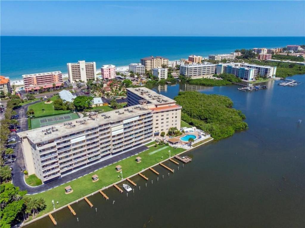 Bayshore Yatch Tennis Condo 2Br 3 Beds, Walking Distance To Beautiful Quite Beach شاطئ كليرووتر المظهر الخارجي الصورة